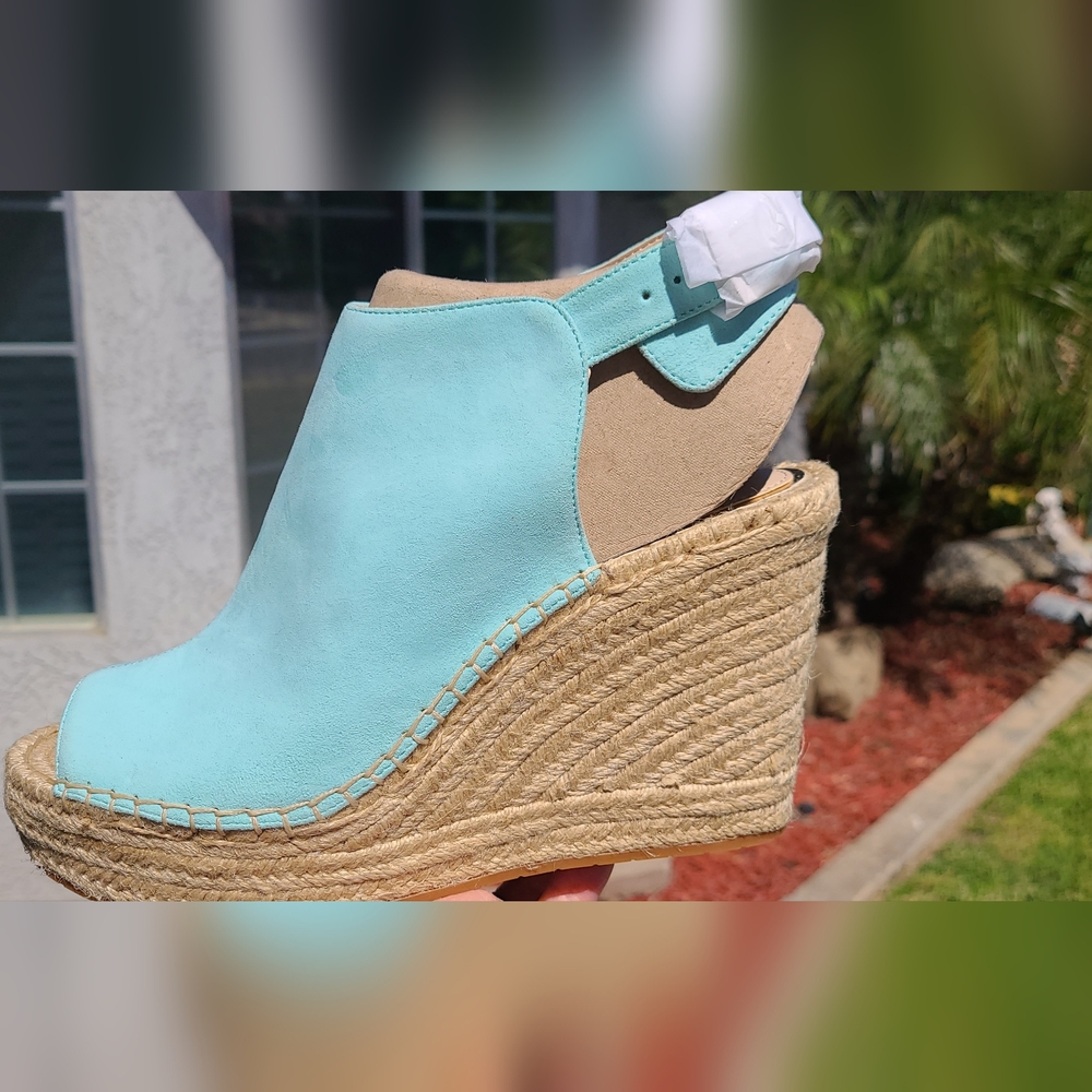 Women's Size 9.5 Kenneth Cole Turquoise Wedge Sandals